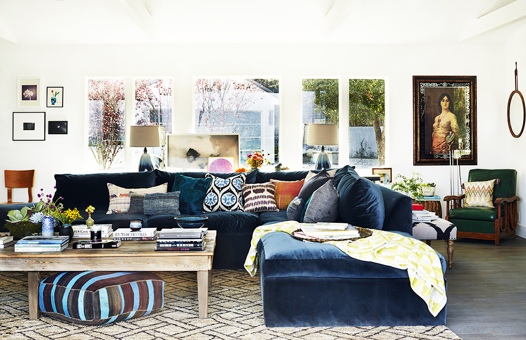 Rachel-Bilson-and-Hayden-Christensens-LA-Home_navy-sofa