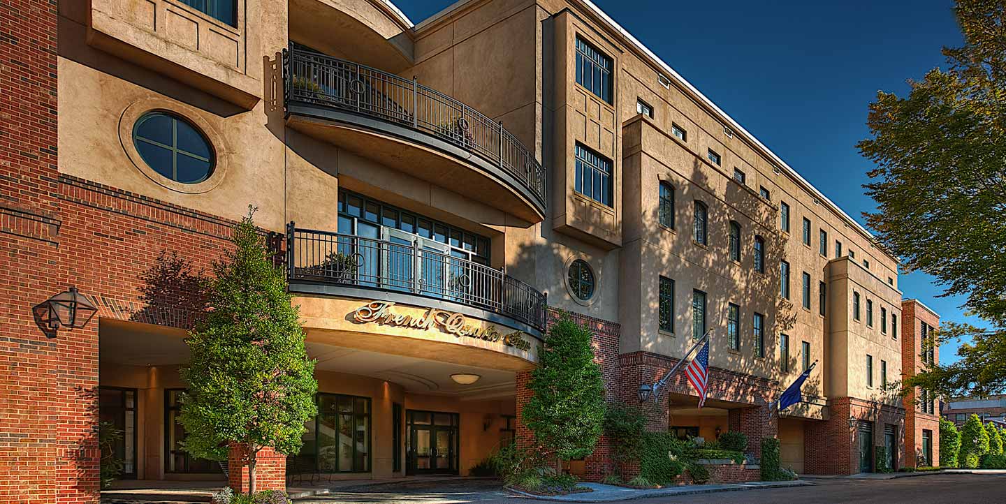 french-quarter-inn-exterior-lobby-welcome1