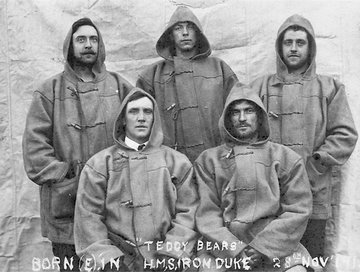 Duffle-Coats-abord-HMS-Iron-Duke-1919