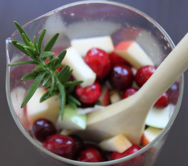Making-Rosemary-Cranberry-White-Sangria-600x531